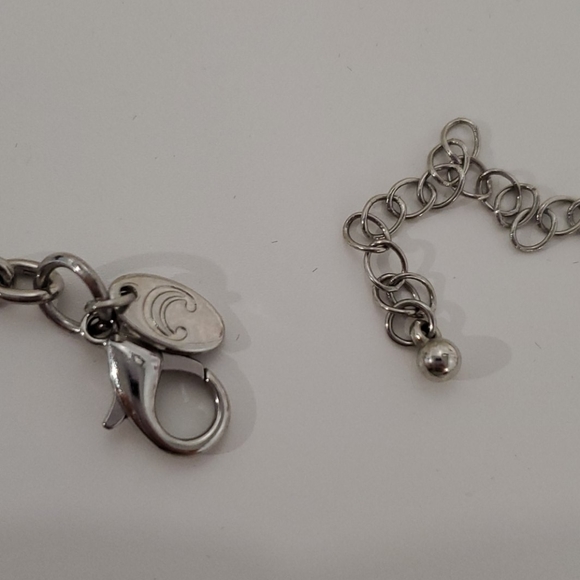 Beautiful Earrings + Necklace Set - Picture 4 of 4